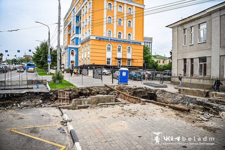 Возле остановки «Стадион» в Белгороде теплоэнергетики меняют трубы