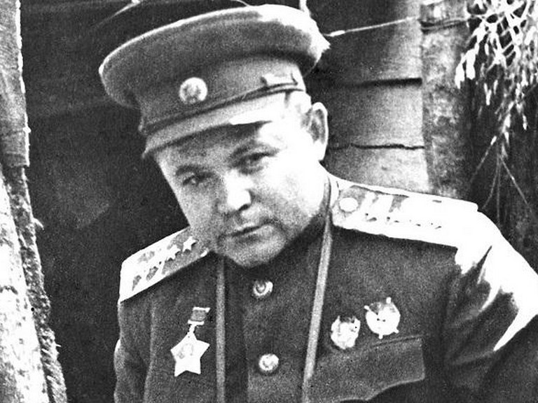 Командующий Воронежским фронтом генерал армии Н.Ф. Ватутин (1943 год)