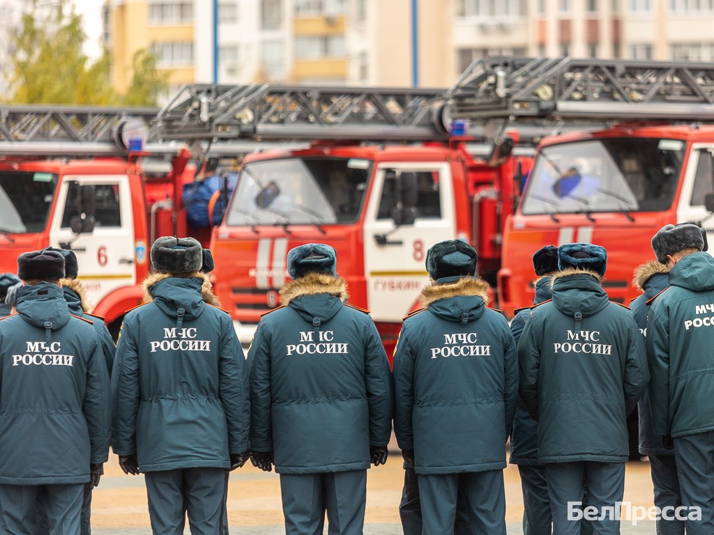 Белгородским пожарно-спасательным службам передали 9 новых служебных машин