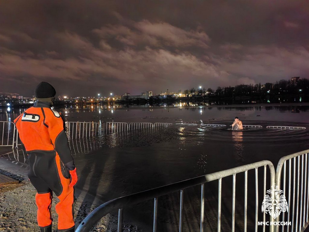 В Белгородской области более 5 тысяч человек окунулись в крещенскую воду