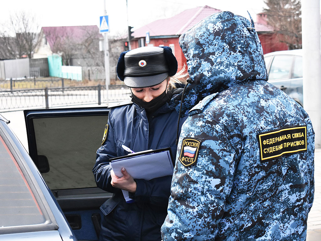 За кредитные долги у белгородки арестовали иномарку