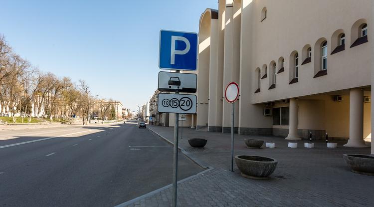 Власти Белгорода нашли способ борьбы с закрытыми номерами авто на платных парковках