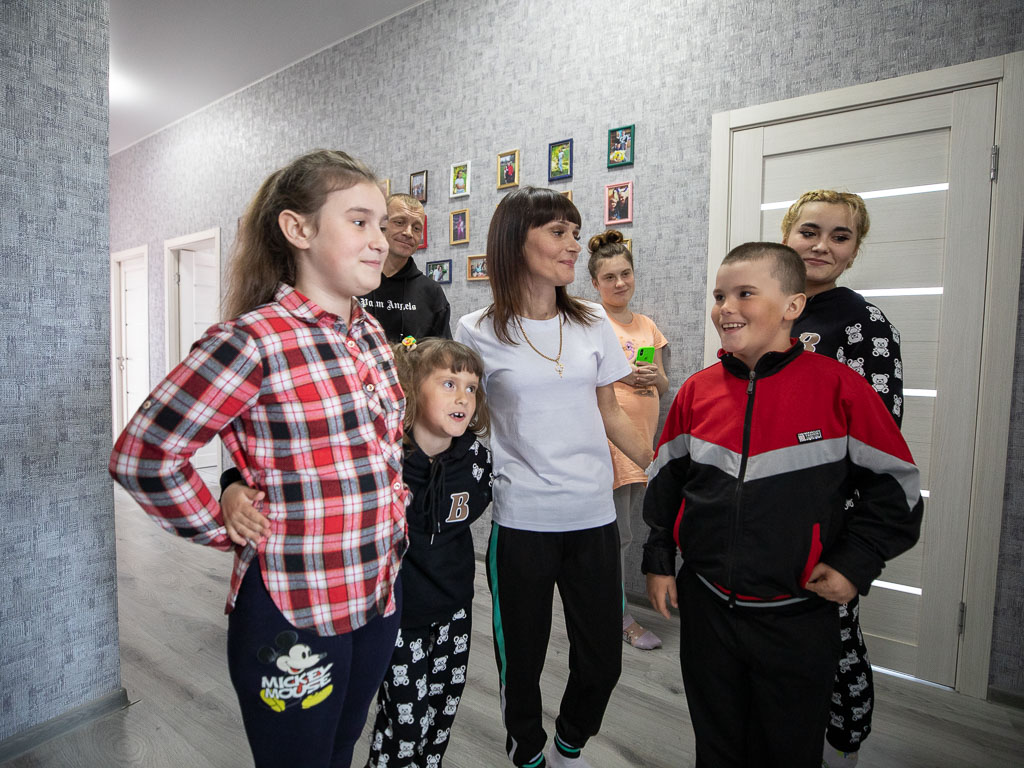 Ощущение дома. Как многодетная семья из Борисовки обустраивает новое жильё