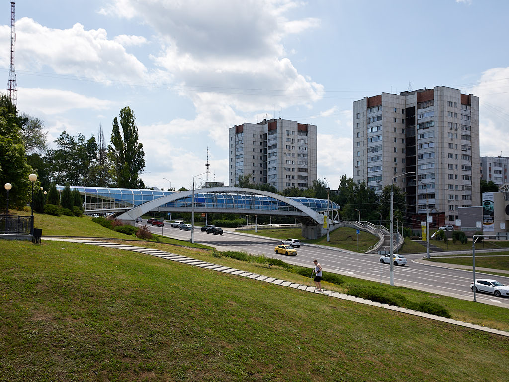 В Белгороде приступили к ремонту пешеходного моста у памятника князю Владимиру