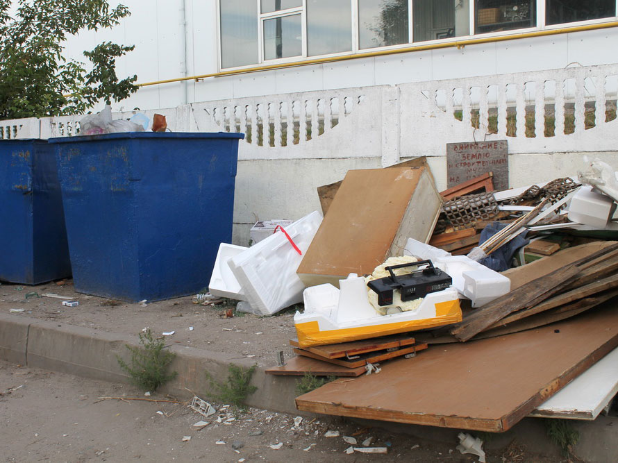 В Старом Осколе и Белгородском районе начали зачищать площадки для сбора мусора