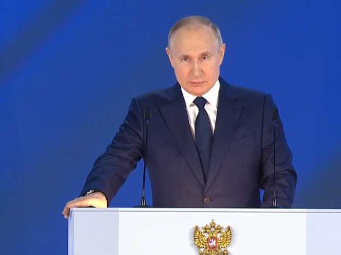 Владимир Путин призвал глав регионов максимально уделить внимание вакцинации от ковида
