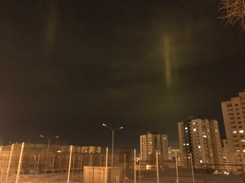 Что за световые столбы были в небе над Белгородом