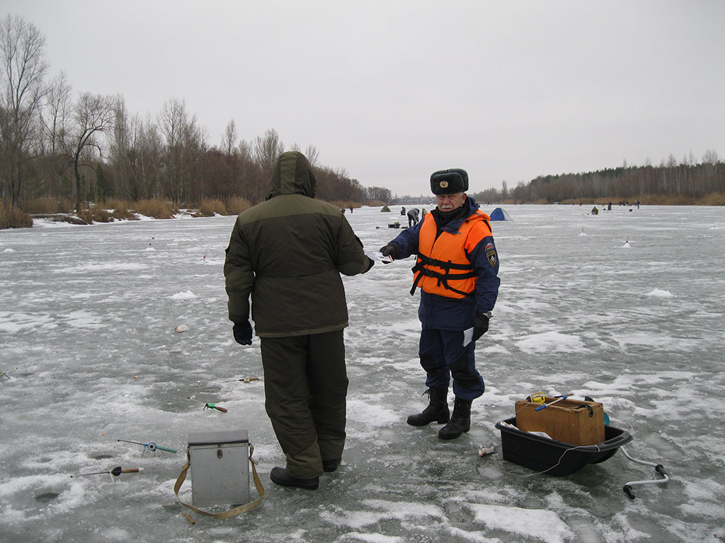 Спасатели предостерегают белгородцев от выхода на лёд