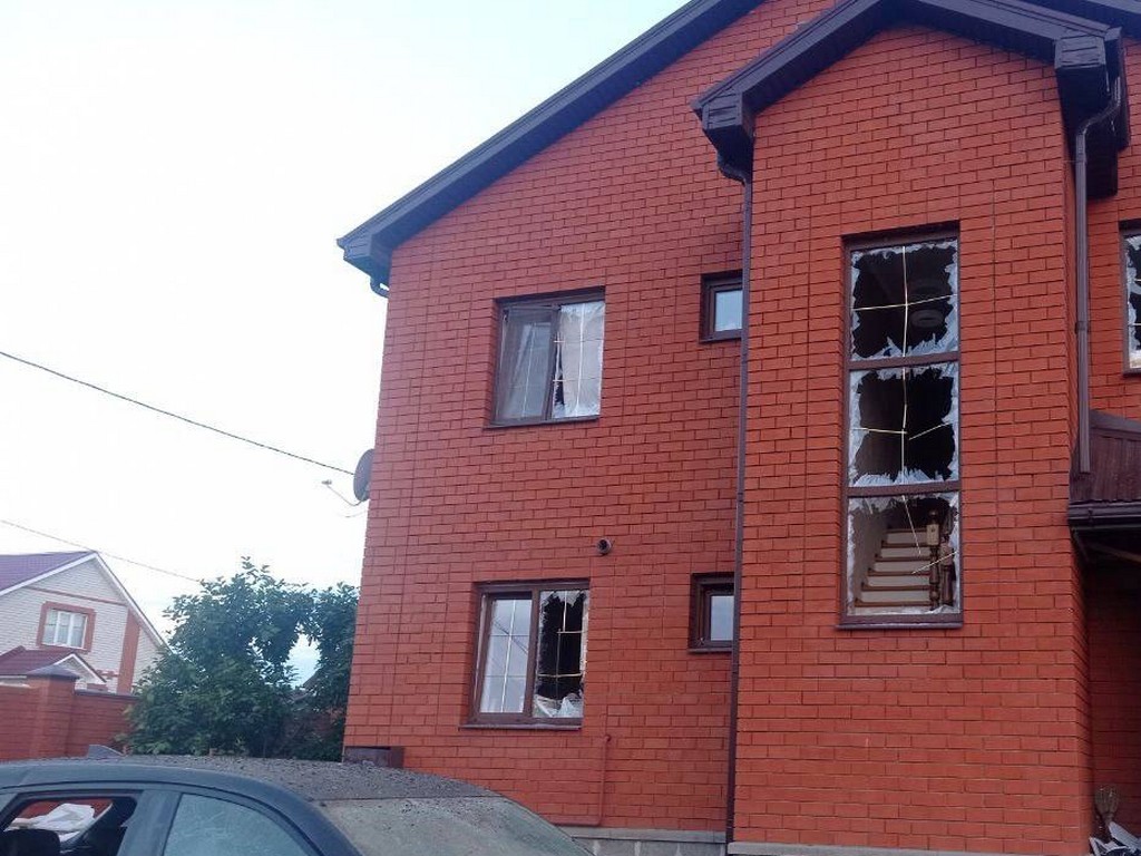 В Строителе в результате атаки БПЛА повреждены 2 многоквартирных дома