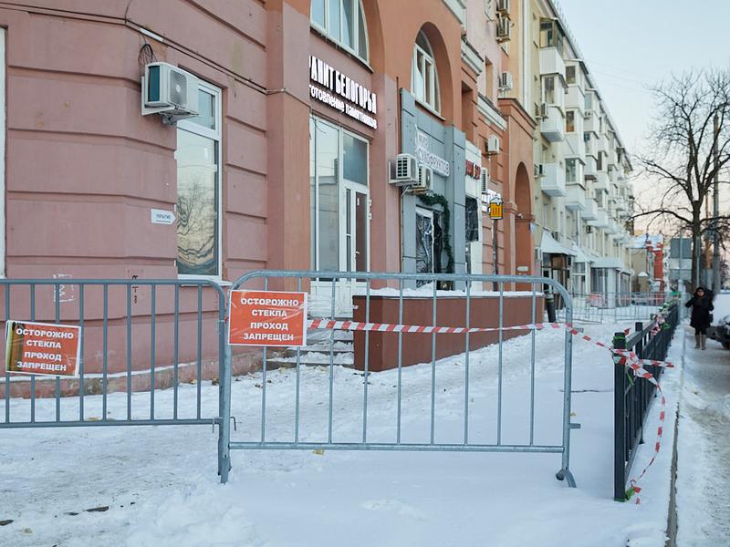 В Белгороде полным ходом восстанавливают обстрелянные дома (фоторепортаж)