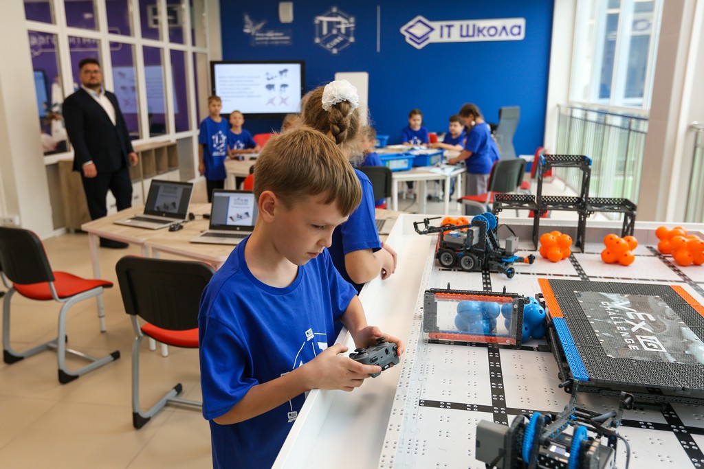 В Белгороде открылся IT-куб для детей