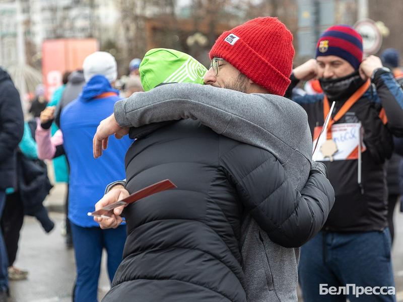 На новогодний забег в Белгороде белгородцы пришли семьями (фоторепортаж)