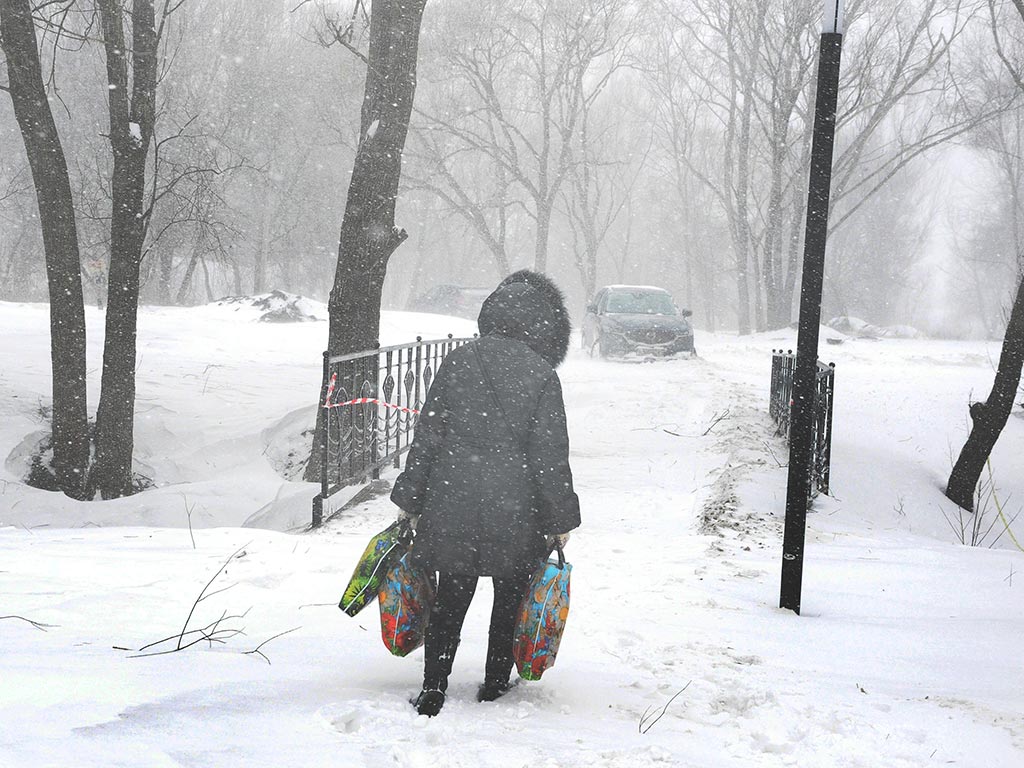 Белгородский гидрометцентр. Сильный ветер зимой в Белгороде фото. Сургуту обещают метель 20 апреля. Метель и гололед синоптики предупреждают фото. Фото снегопад Белгород.