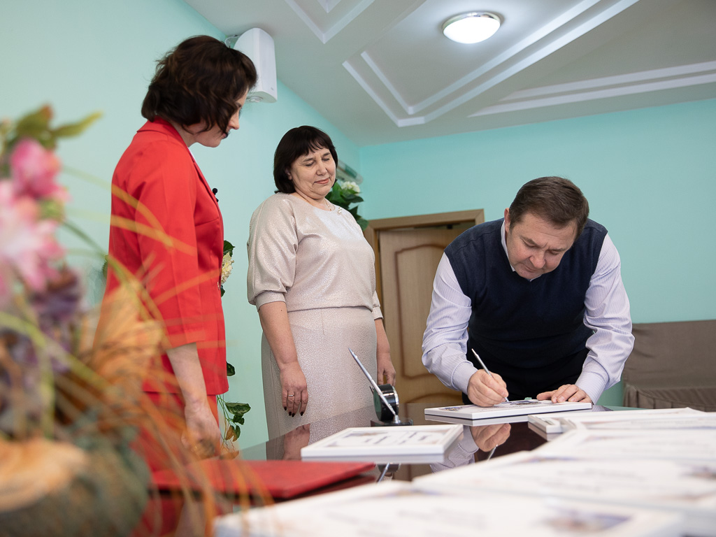 В Белгородском районе поздравили 7 пар юбиляров супружеской жизни