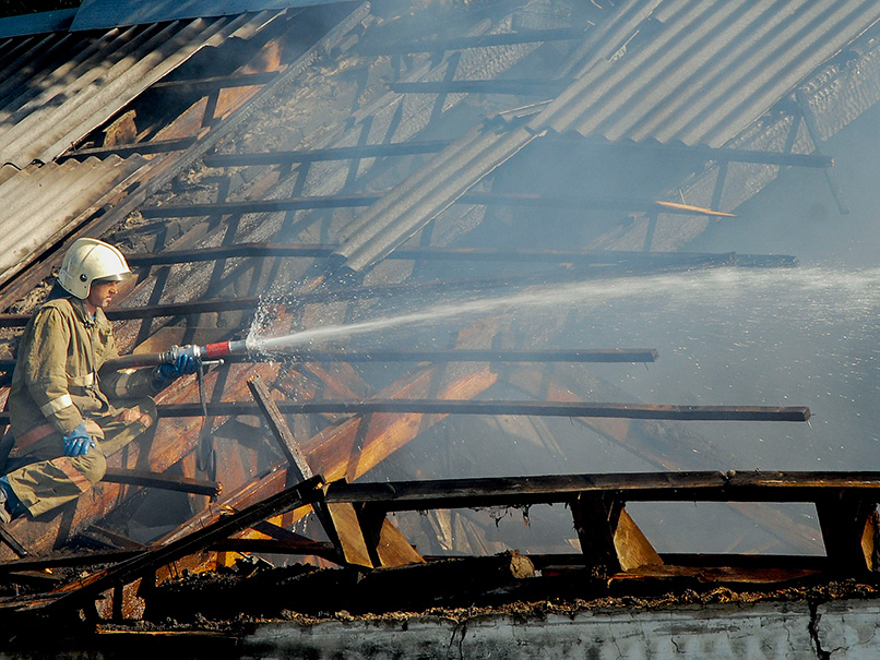 В Ровеньском районе двое мужчин спасли из горящего дома односельчанина