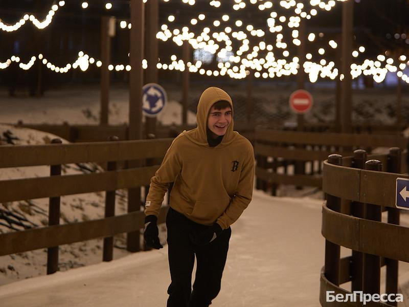 Как Дед Мороз зажёг городские ёлки в Белгороде (фоторепортаж)