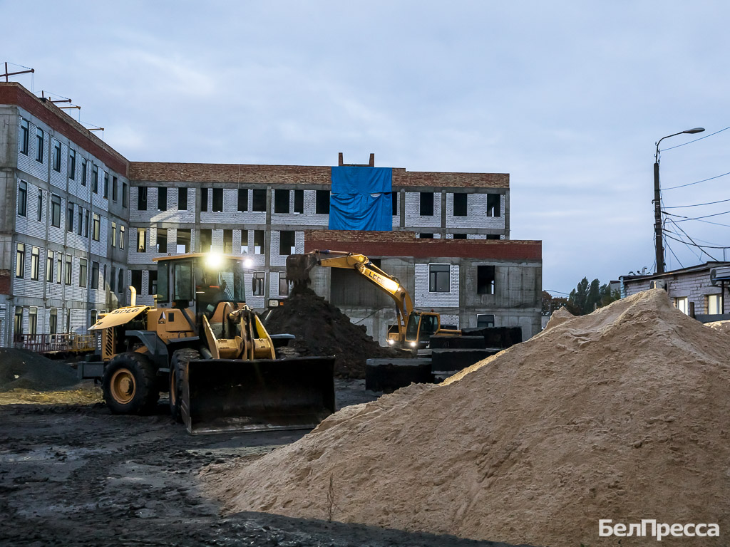 Губернатор проверил ход строительства детской поликлиники № 3 в Белгороде