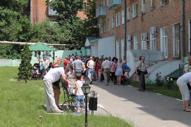 60 область. Майский Белгородская область беженцы. Фото переселенцы в Белгороде фото. Беженцы в Белгороде фото. ФМС Белгород руководство.