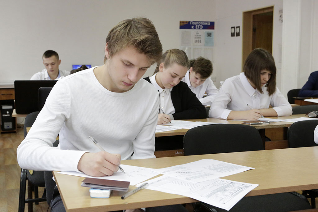 Егэ выпускникам прошлых. Госэкзамены. Белгородская область студенты выпускники. Как сдать ЕГЭ выпускнику прошлых лет. Государственный экзамен в вузе.