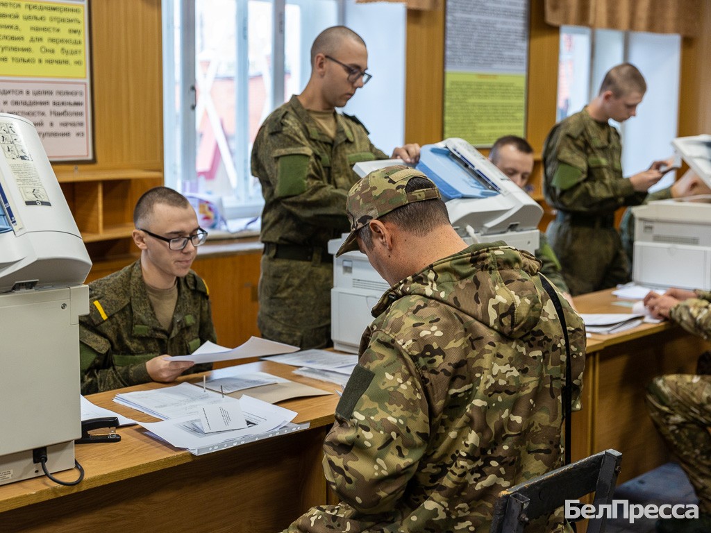 Гладков объяснил, зачем руководители идут в спецотряд «Барс-Белгород»