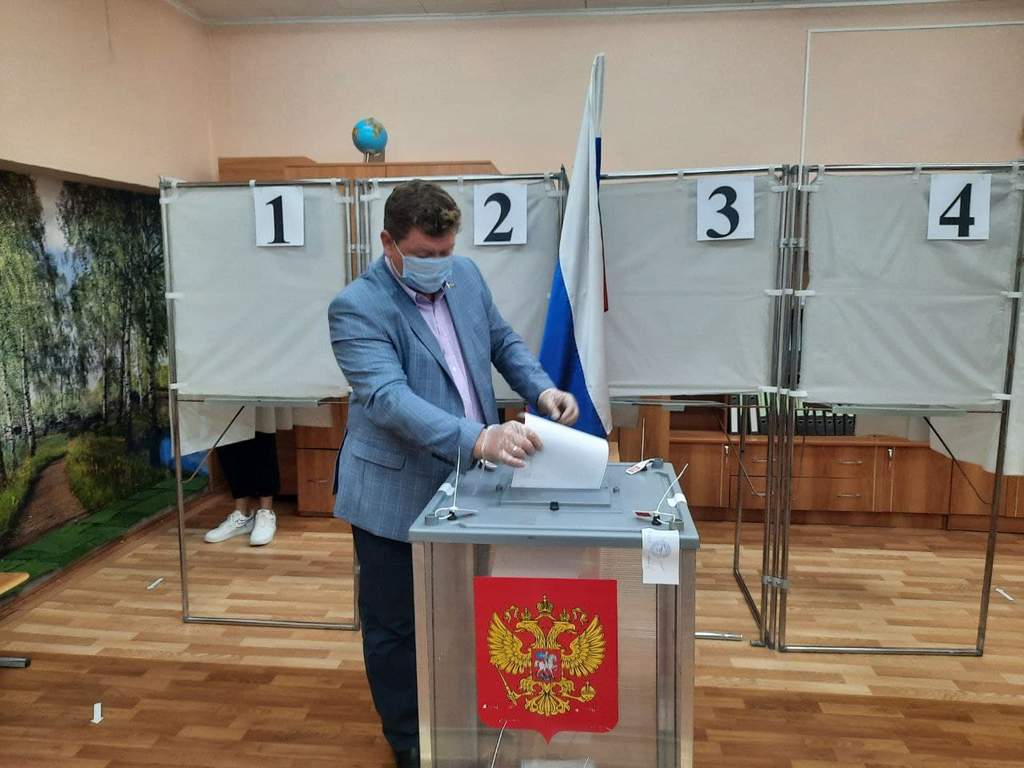 Евгений Дрёмов проголосовал в школе № 35 Белгорода