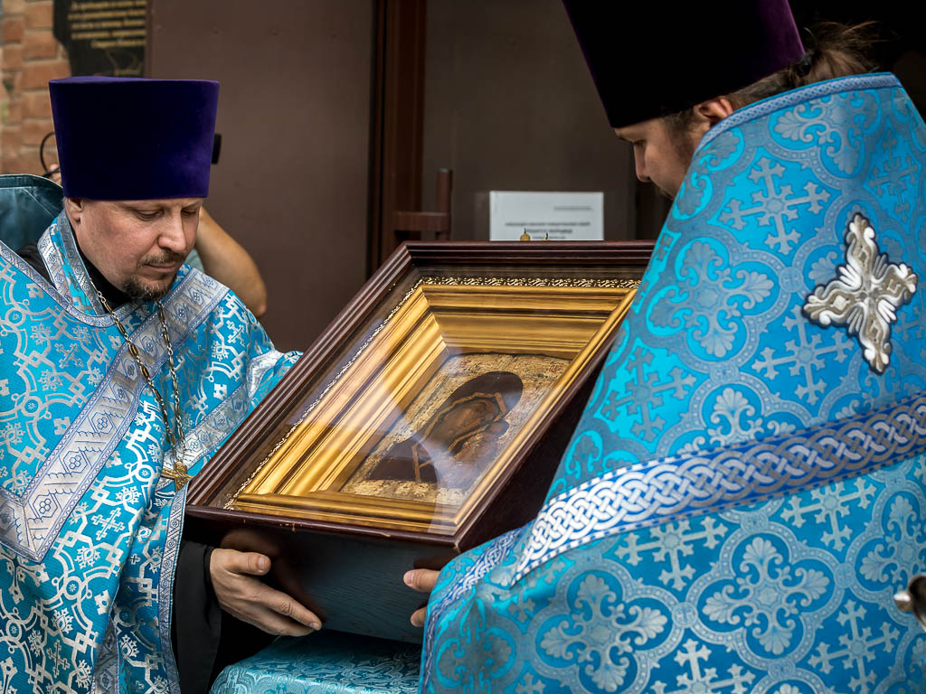 Белгородцы встретили Казанскую икону Божией Матери в Старом Осколе