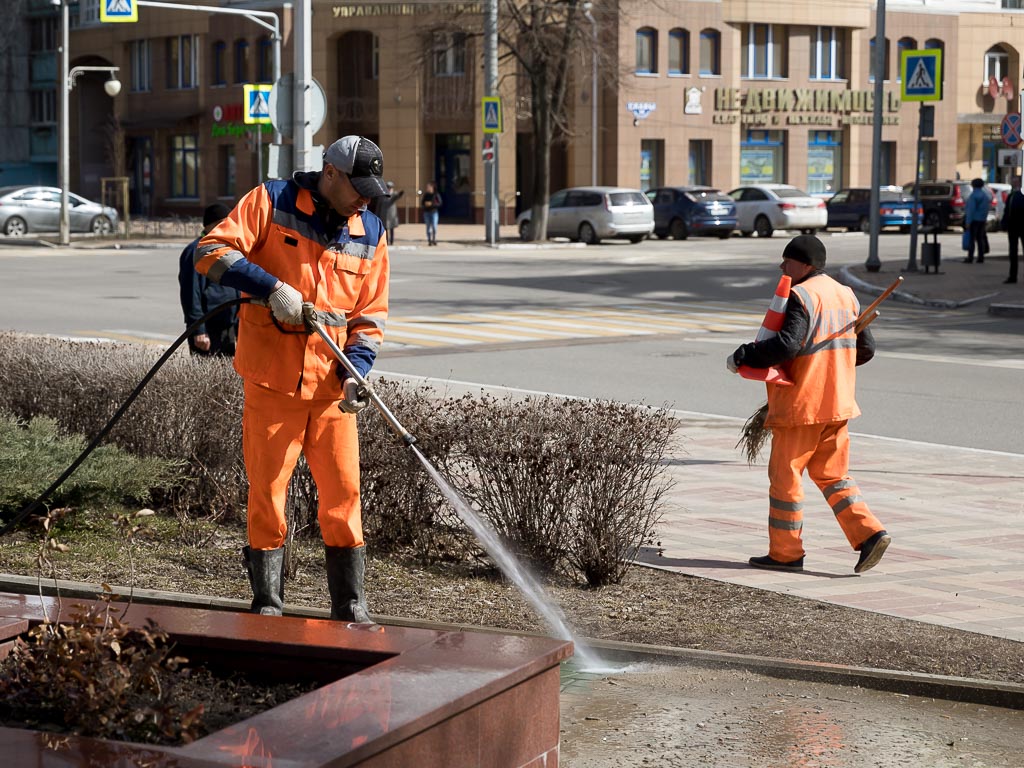 Работа в белгороде. Коммунальщики Белгород. ЖКХ Весеннее обновление. Коммунальщик Белгород вакансия.