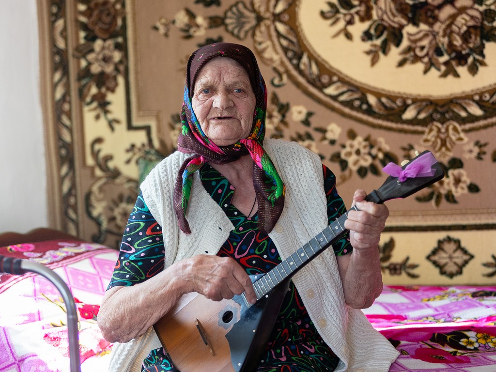 Мария Тимофеевна больше любит исполнять весёлые песни