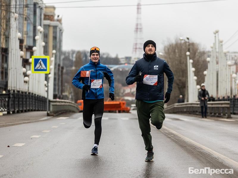 На новогодний забег в Белгороде белгородцы пришли семьями (фоторепортаж)