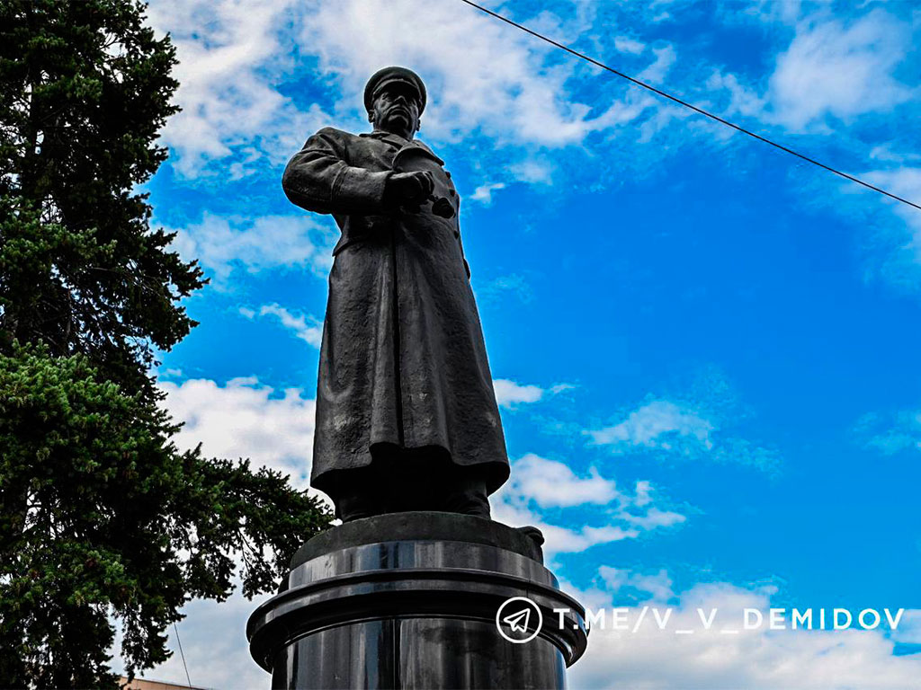 В Белгороде отреставрировали памятник Иосифу Апанасенко