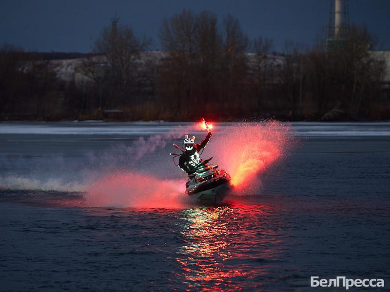 Как Дед Мороз зажёг городские ёлки в Белгороде (фоторепортаж)